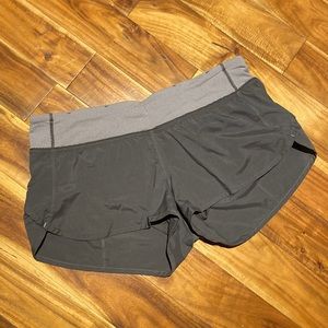 Lululemon Speed Up low rise short 2.5” inseam EUC